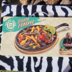 NWOT 3 pc Fajita Pan Set